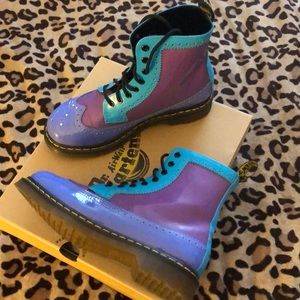 DR MARTENS size 9 wing tip, purple and blue patent leather 8 hole boot.